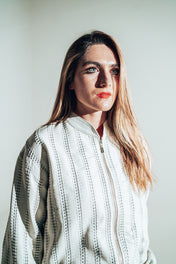 Chamarra bomber tejida blanca piel Atrio