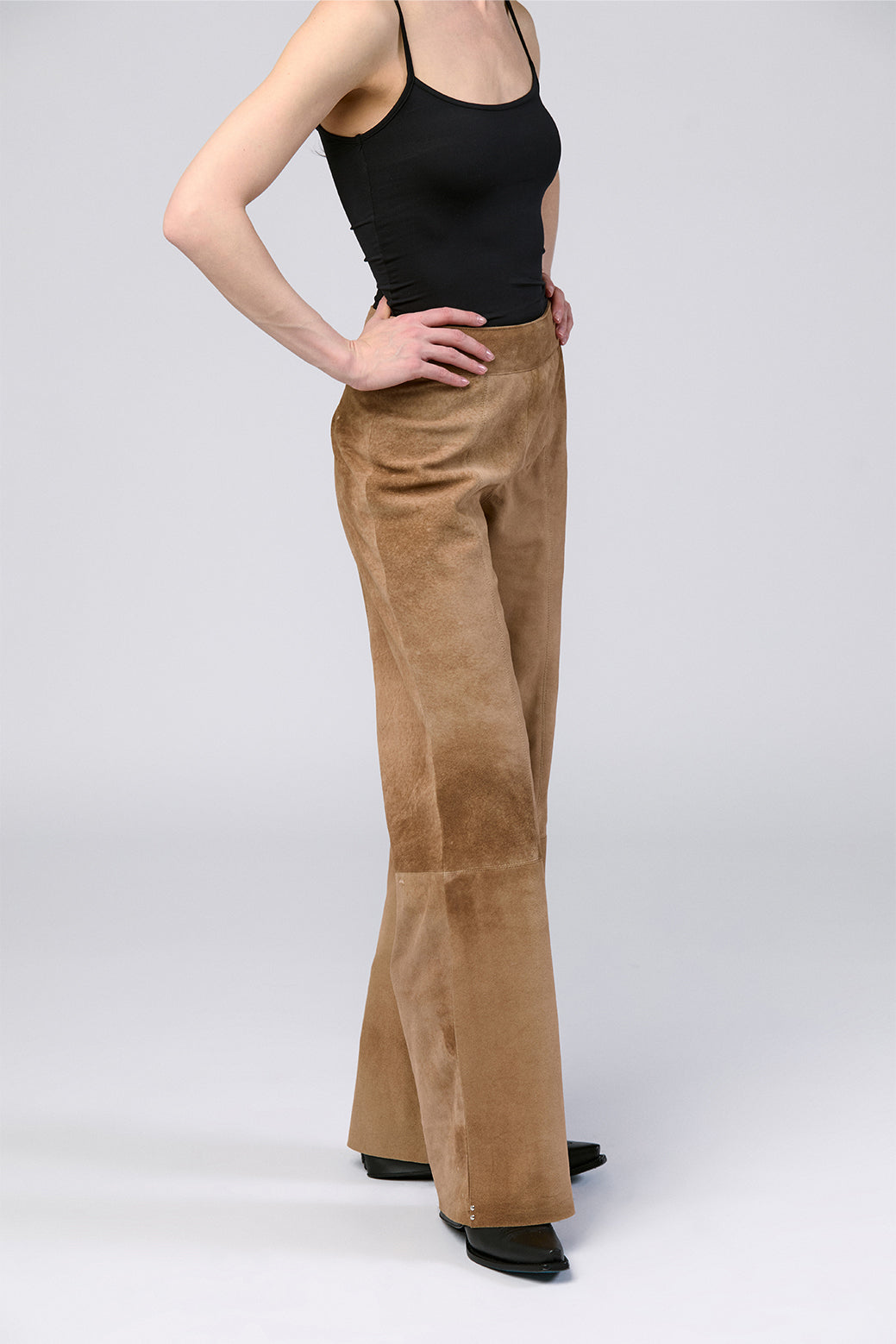 AtrioLookbook114PANTALONELENA_e82c780c-75f1-425c-889d-5ae15d545c4e.jpg