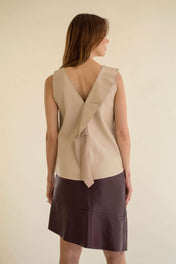 Olan Bone Neckline