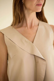 Olan Bone Neckline