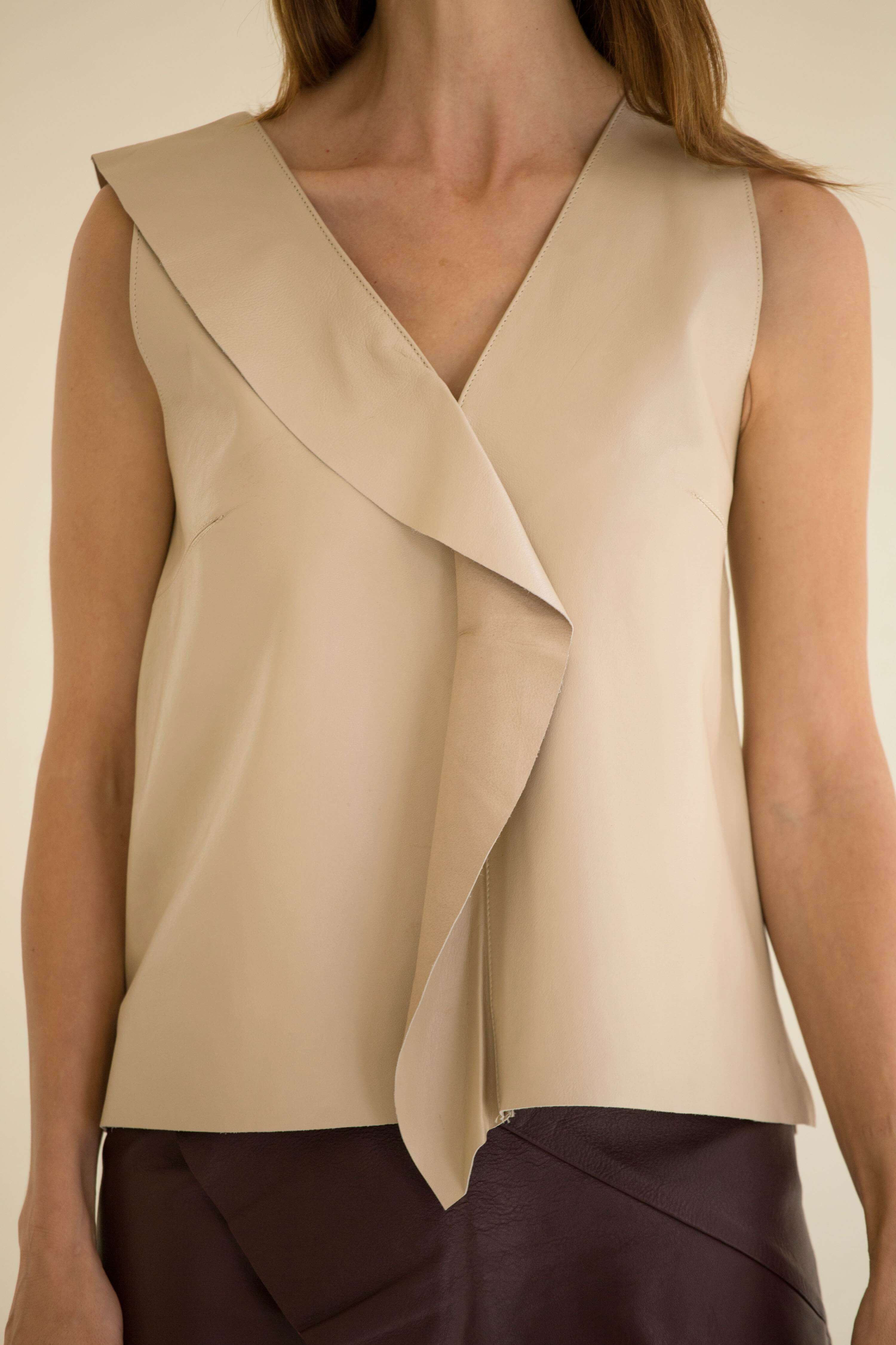 Olan Bone Neckline