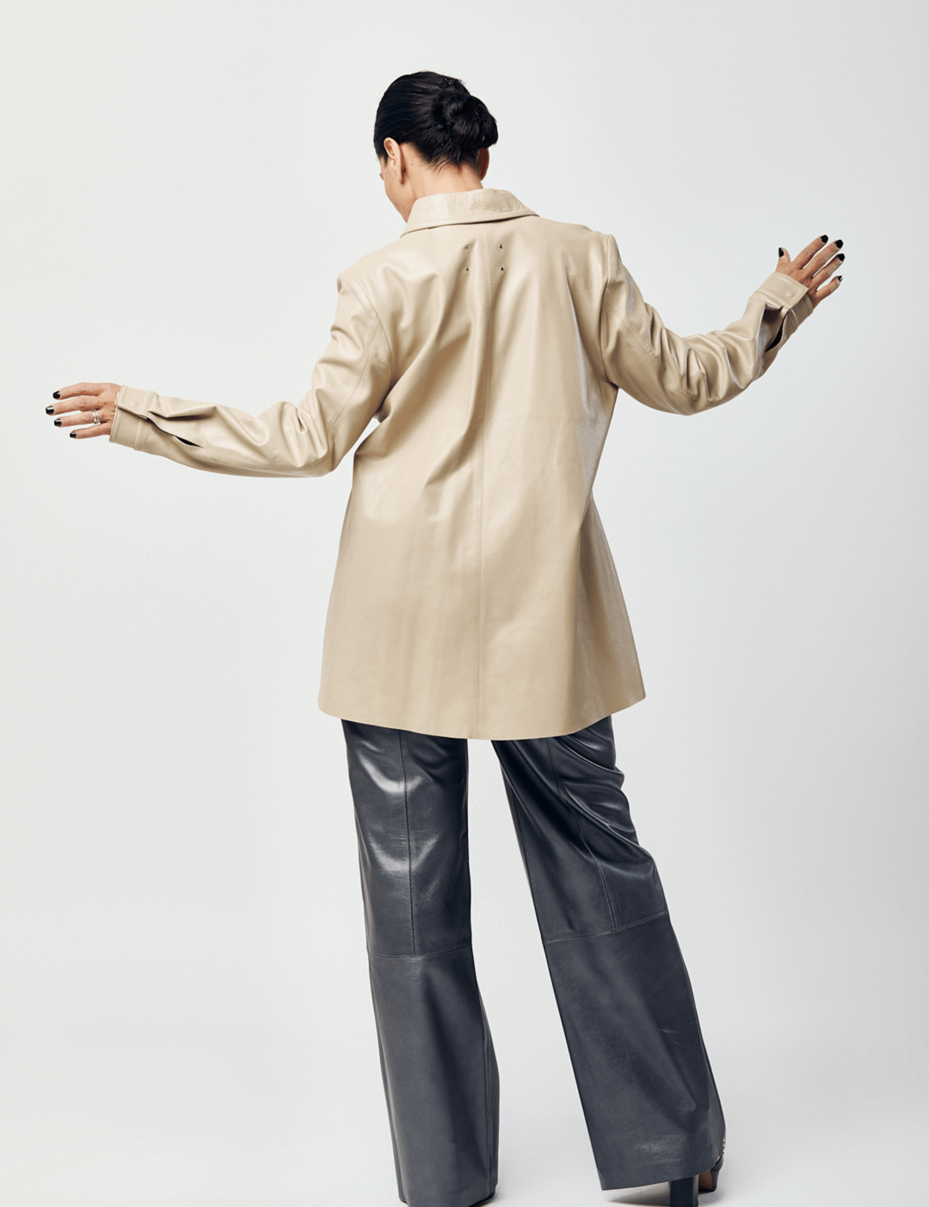 Camisola_herrera_hueso_Piel_Atrio_3.png