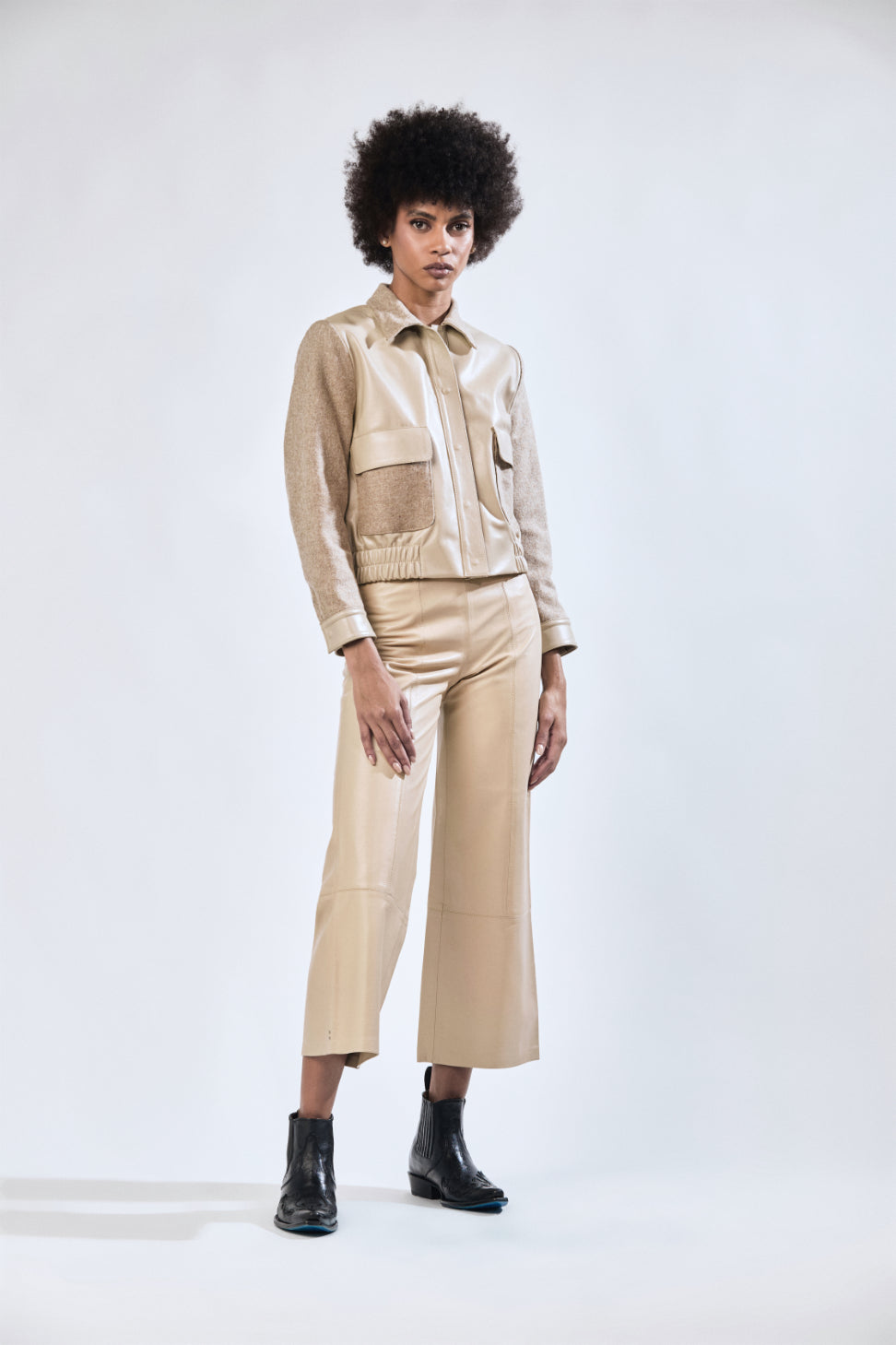 Chamarra Emma Lana Hueso Piel Atrio y Pantalon yolanda Hueso 