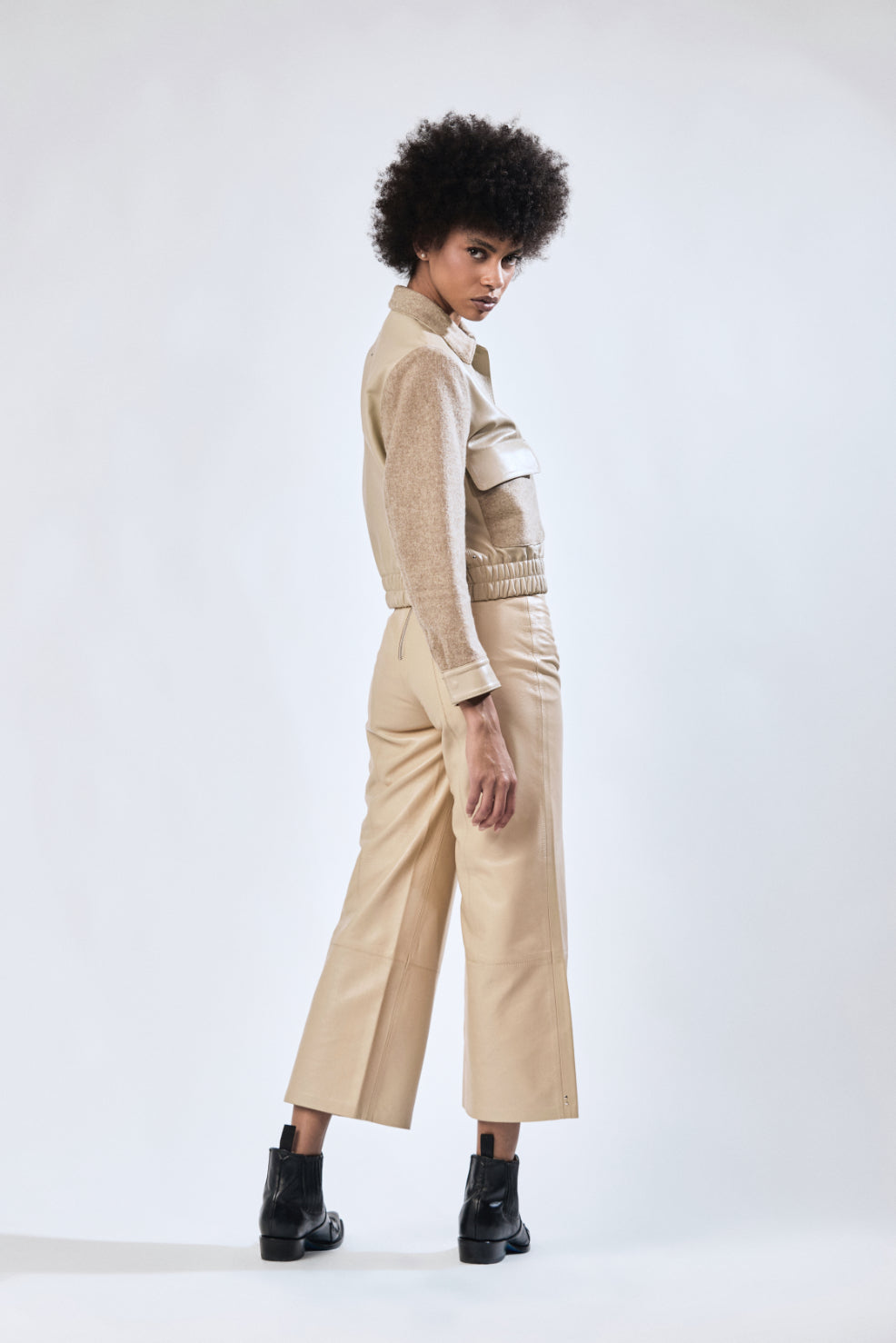 Chamarra Emma Lana Hueso Piel Atrio y Pantalon yolanda Hueso 1