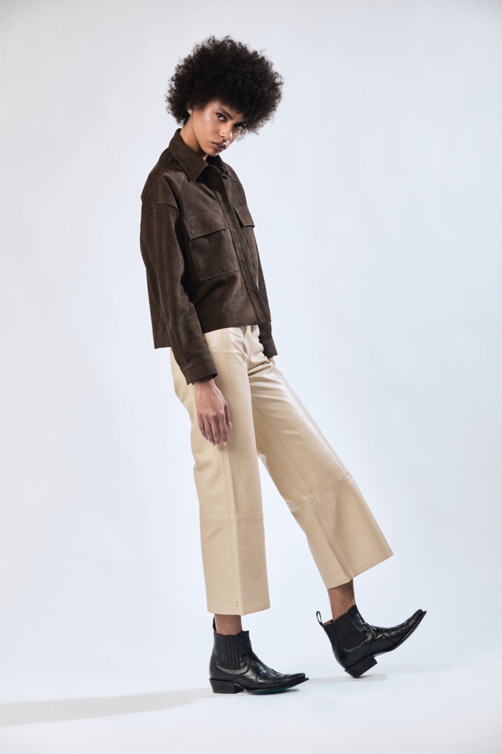 Chamarra Lay Cafe ante Piel Atrio y Pantalon Yolanda Hueso  1