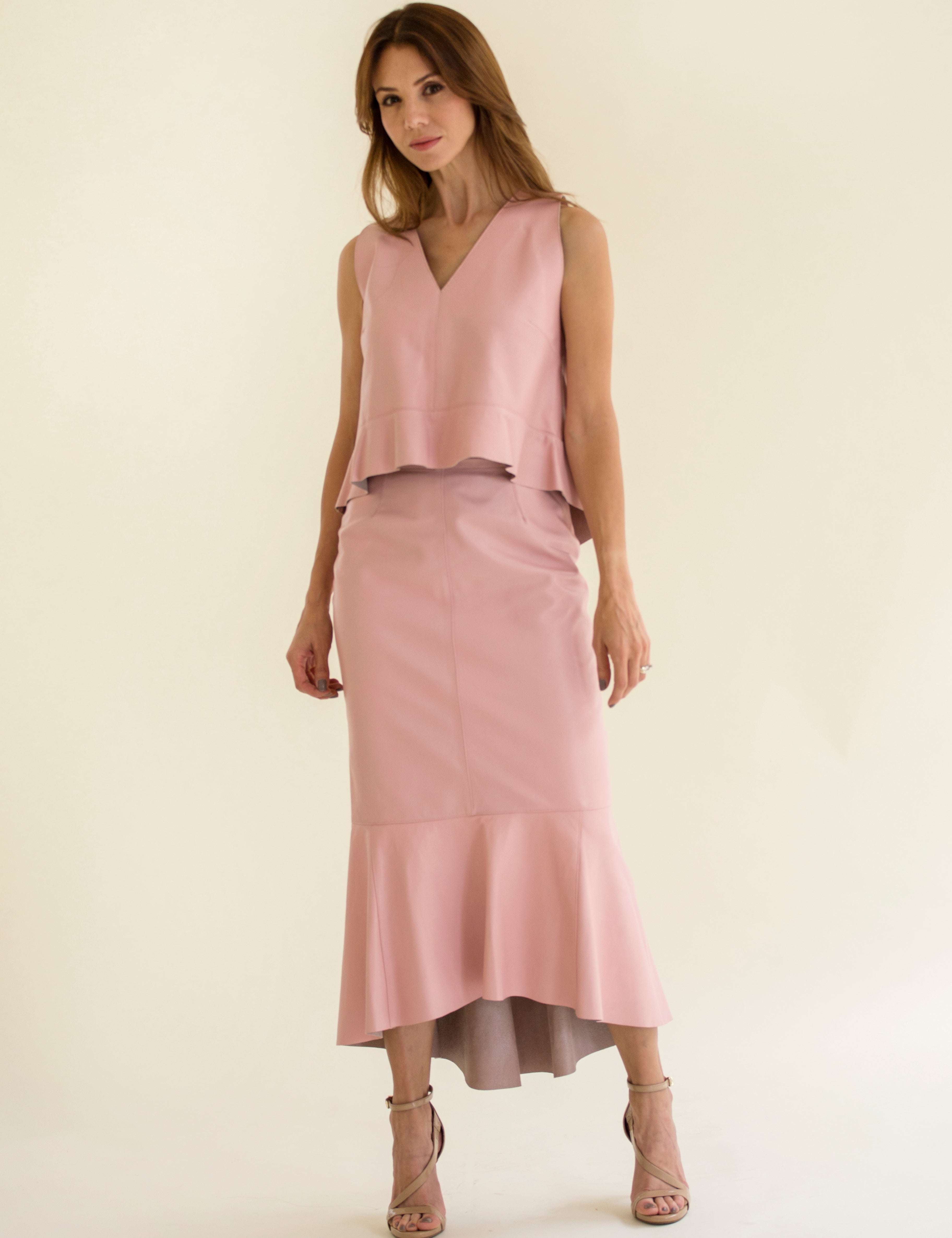 Falda_lapiz_y_blusa_olan_cintura_rosa_claro_Piel_Atrio_1.jpg