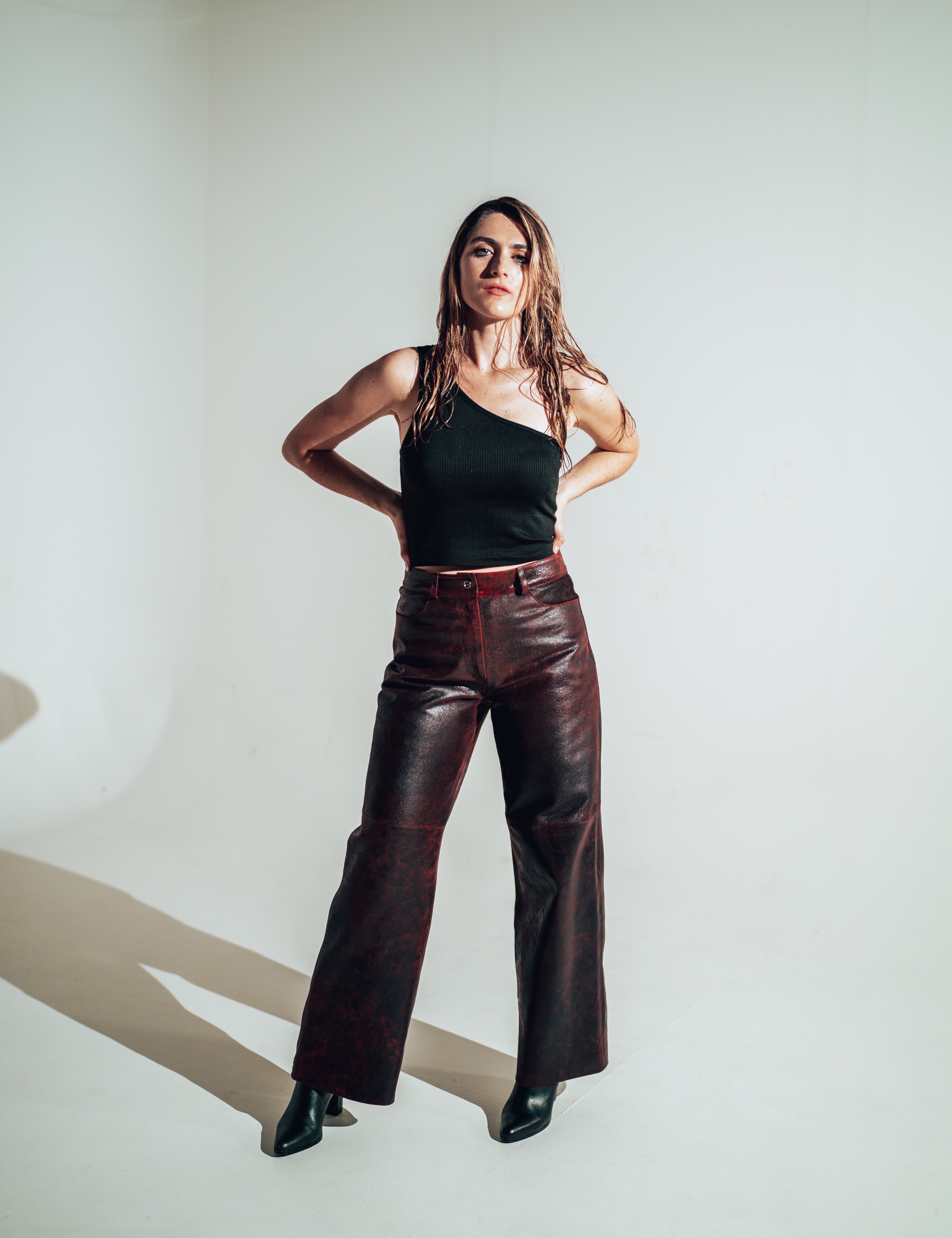 Pantalon_levis_craquel_rojo_Piel_Atrio_4.jpg