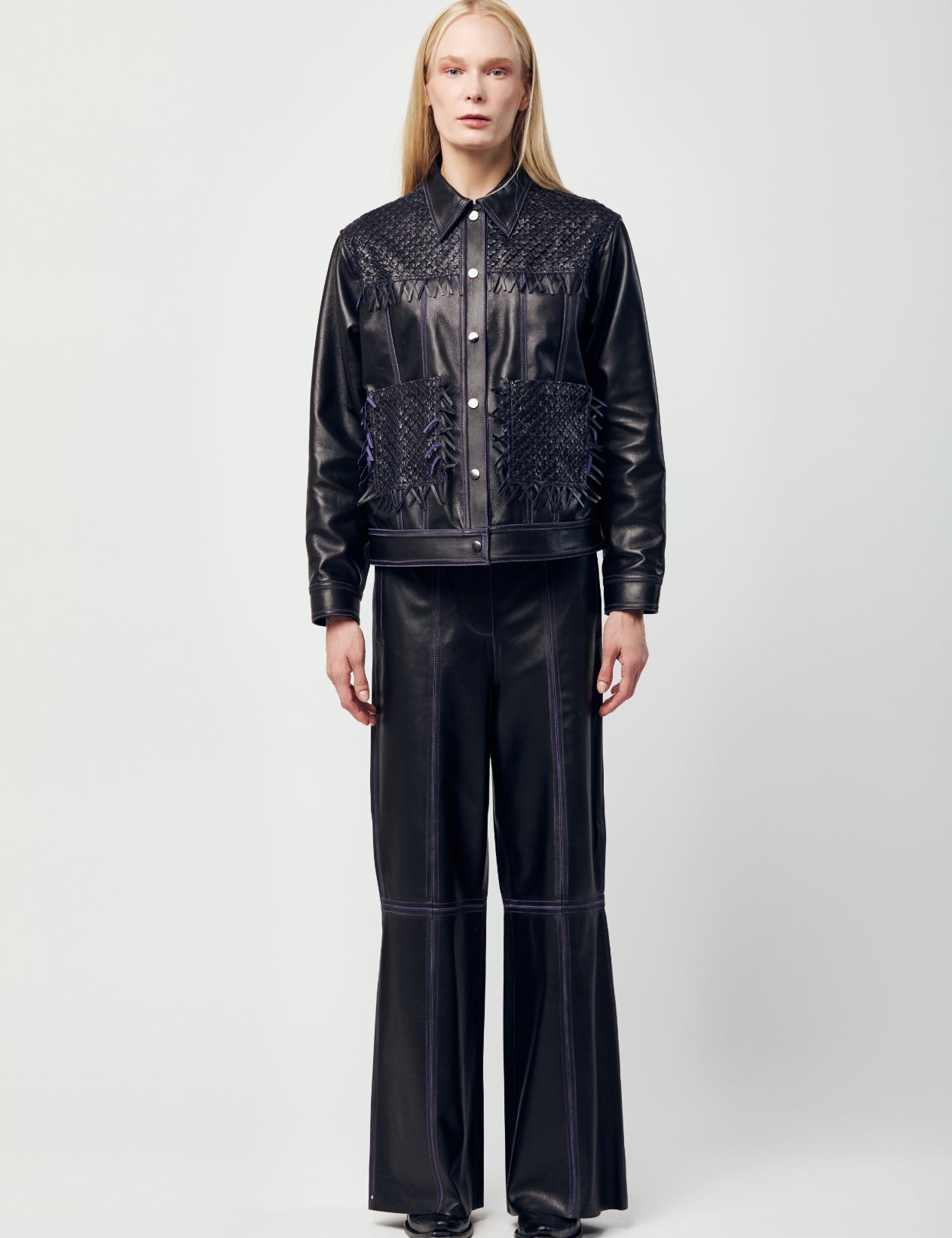 Pantalon_sandra_morado_gerel_y_chamarra_eugenia_tejida_morado_gerel_Piel_Atrio_2.jpg