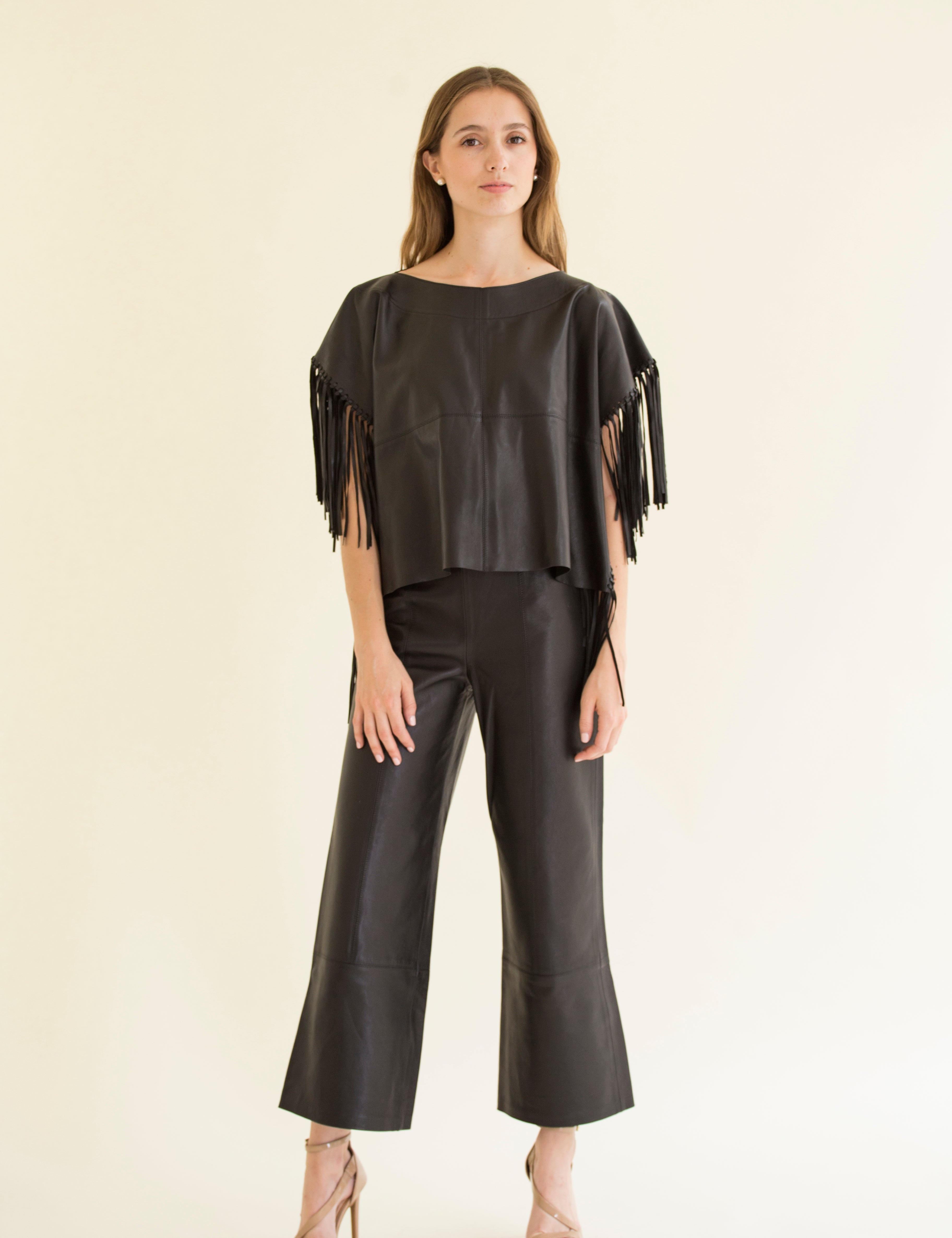 Pantalon_yolanda_culotte_negro_y_poncho_tiras_negro_Piel_Atrio.jpg
