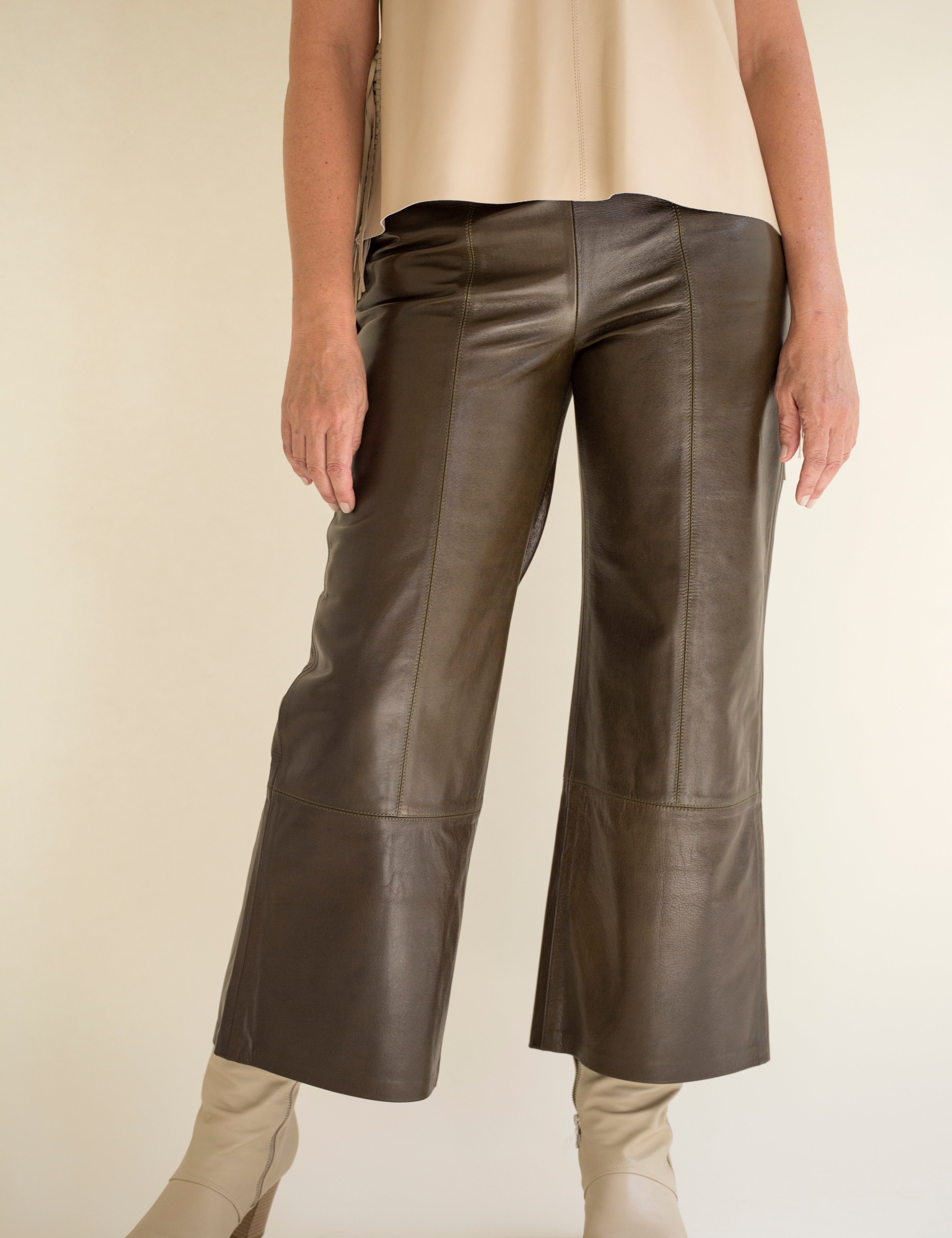 Pantalon_yolanda_culotte_verde_olivo_Piel_Atrio.jpg