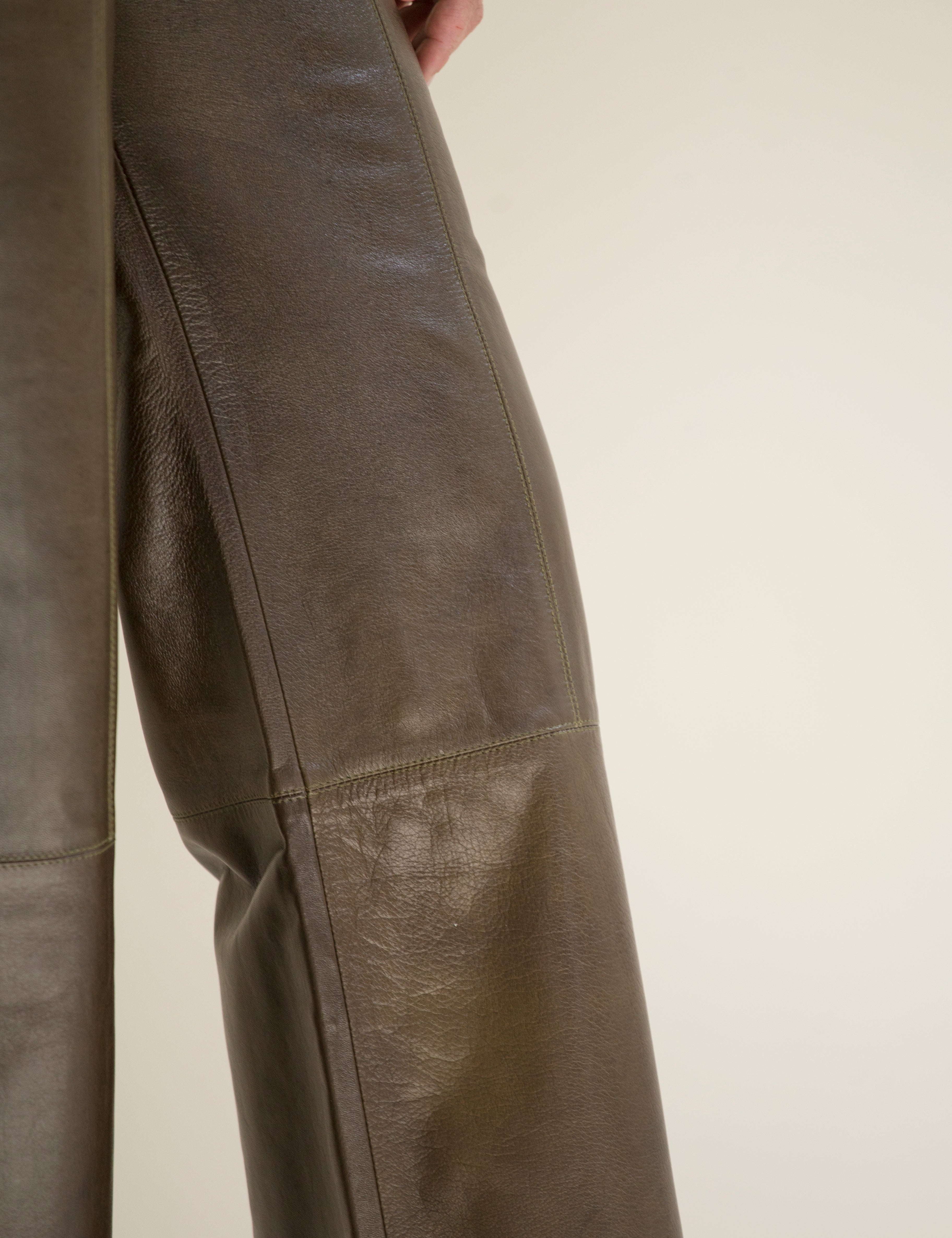 Pantalon_yolanda_culotte_verde_olivo__Piel_Atrio_1.jpg