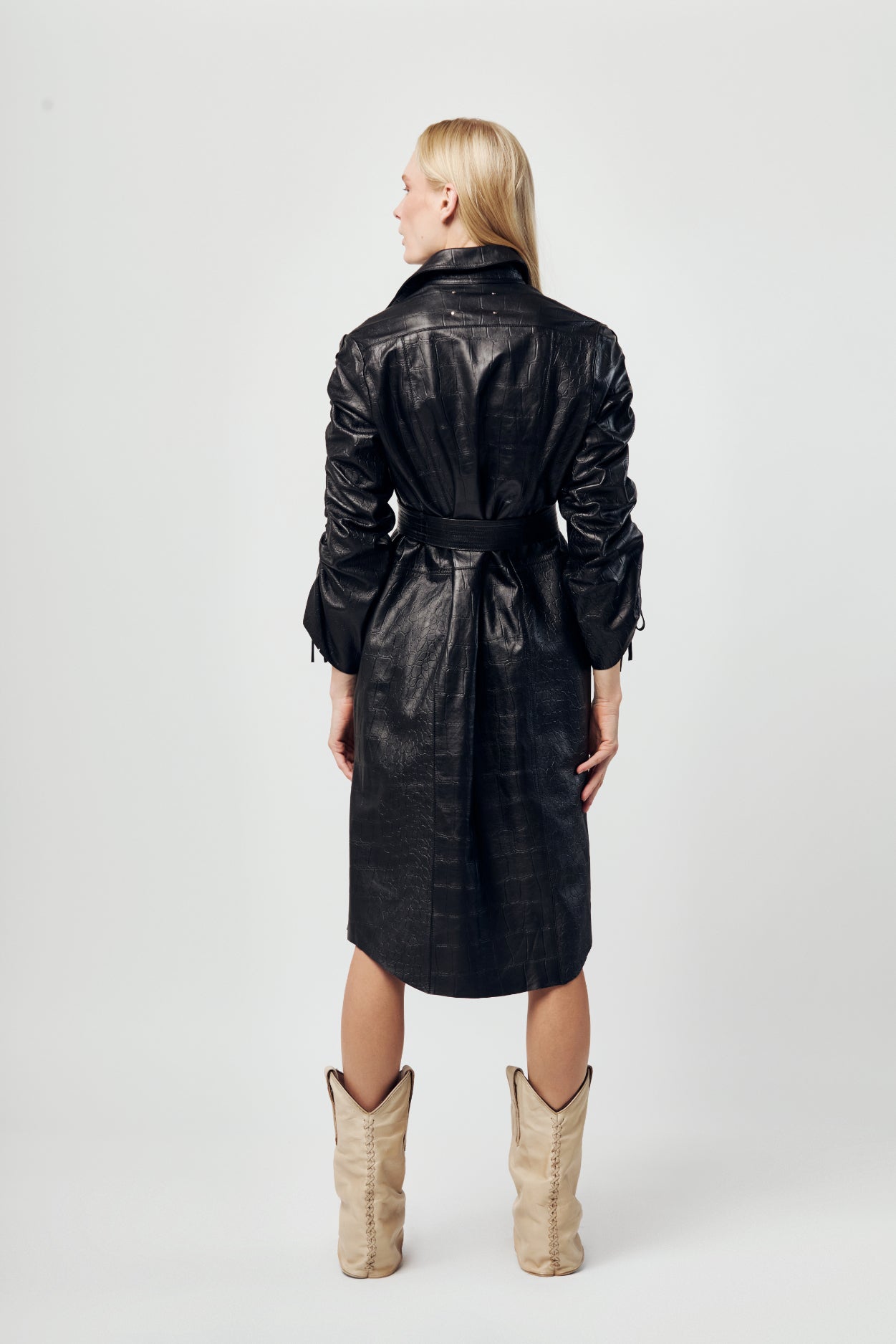 Vestido_camisero_largo_coco_negro_Piel_Atrio.jpg