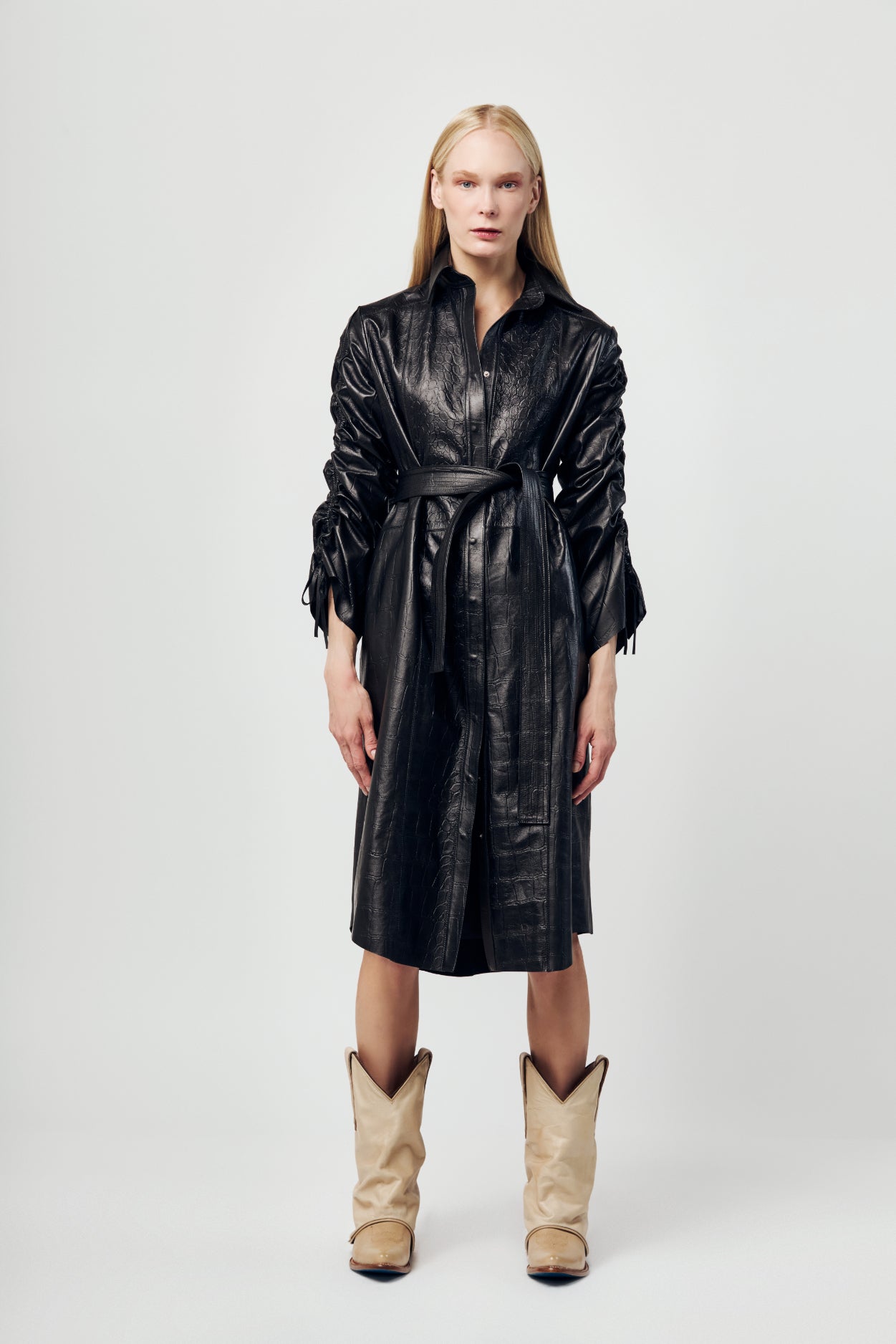 Vestido_camisero_largo_coco_negro_Piel_Atrio_1.jpg