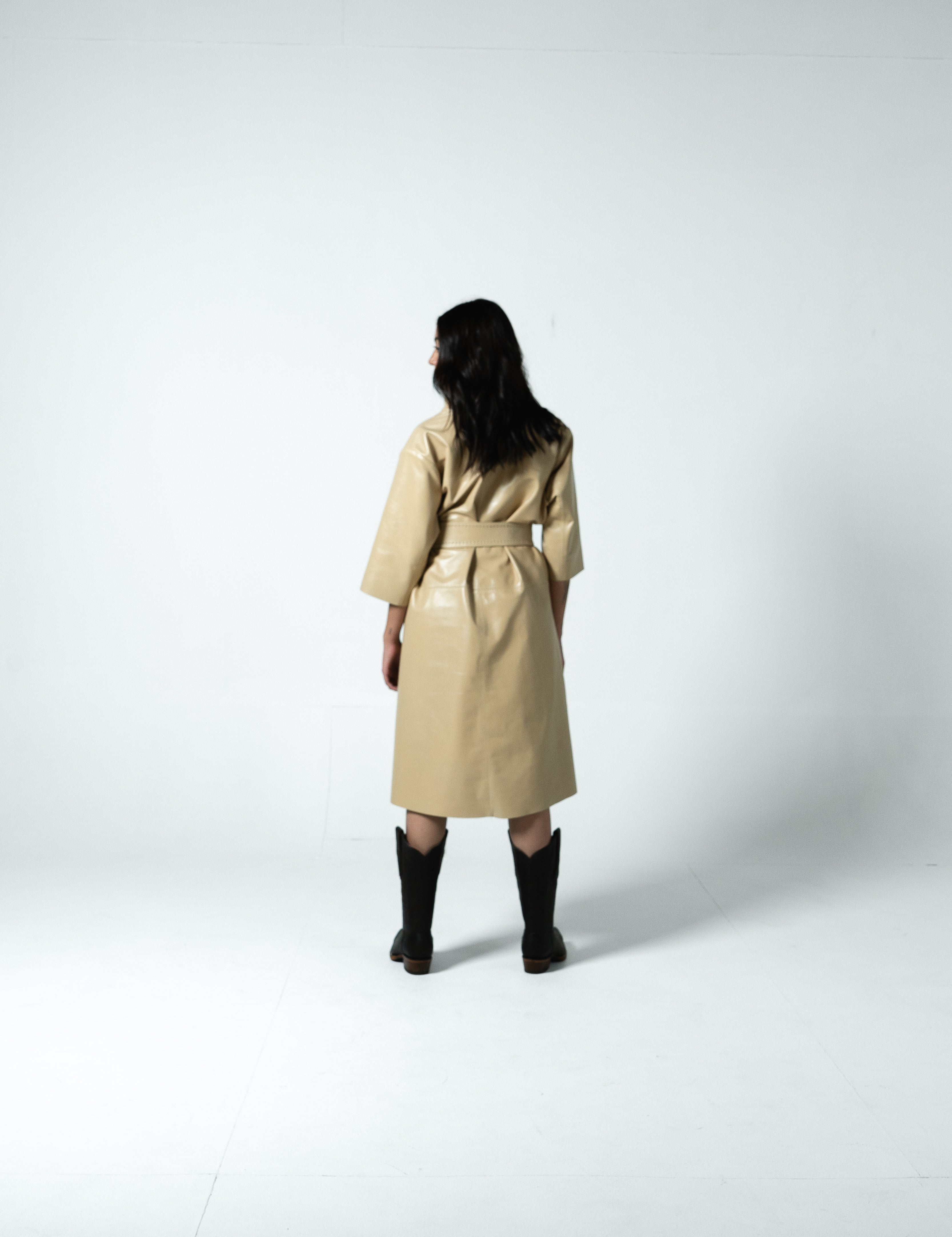 Vestisola_rebeca_hueso_Piel_Atrio_5.jpg